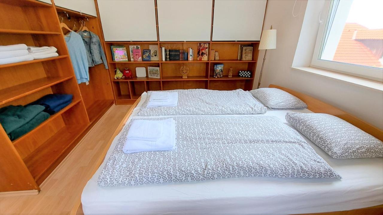 Belvarosi Haz Gyoenyoeru Panoramaval Balatonalmadi Luaran gambar